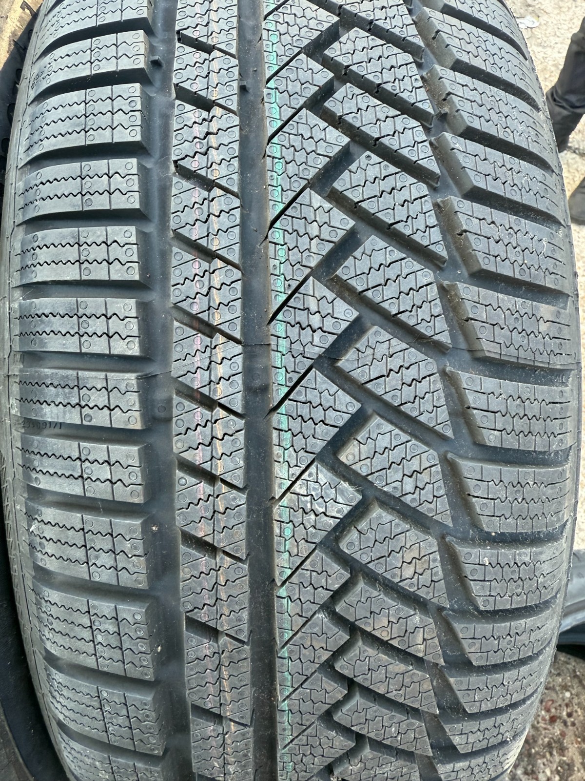 New 235 50 19 Continental, Winter, C-Seal, M+S, 99T, x1 Tyre (F1_tyres) YD284