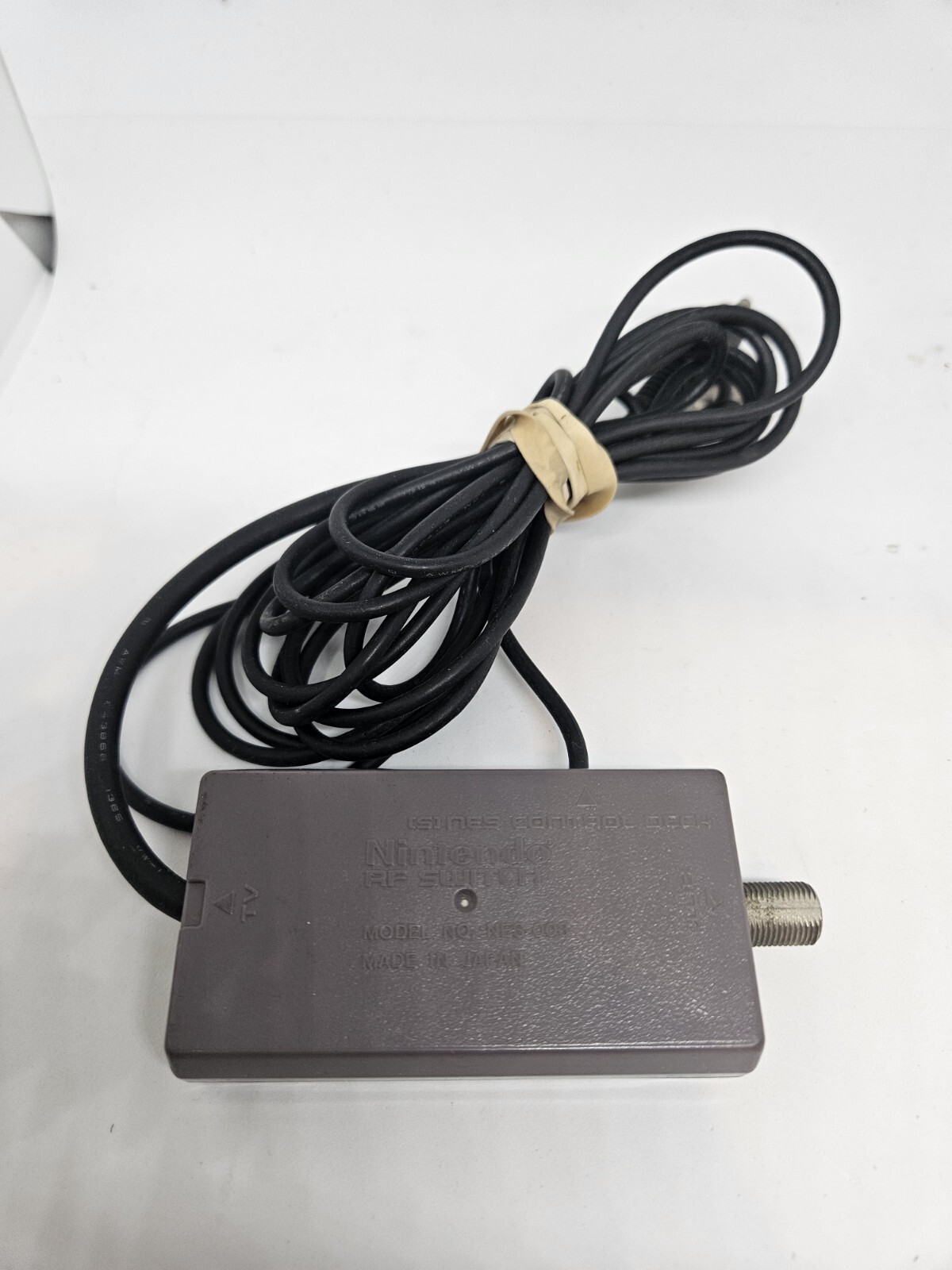 Aさん専用　Nintendo Original OEM Nintendo NES RF/AV Cable Adapter Switch (NES-003)Coax