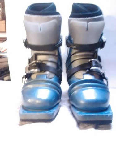 Scarpa T2  Ski Boots 75 MM Code 230 pre owned discounted rate. 3 pin. Beautiful