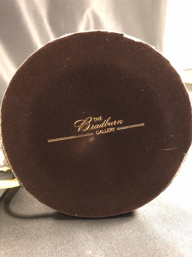 RARE The Bradburn Gallery Pear & Butterfly Lamp WIth Fleur-De-Lis-Finial