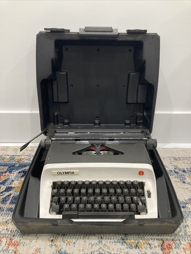 希少　Olympia portable traveller タイプライター SALE! - Olympia Traveller De Luxe White Typewriter, Vintage