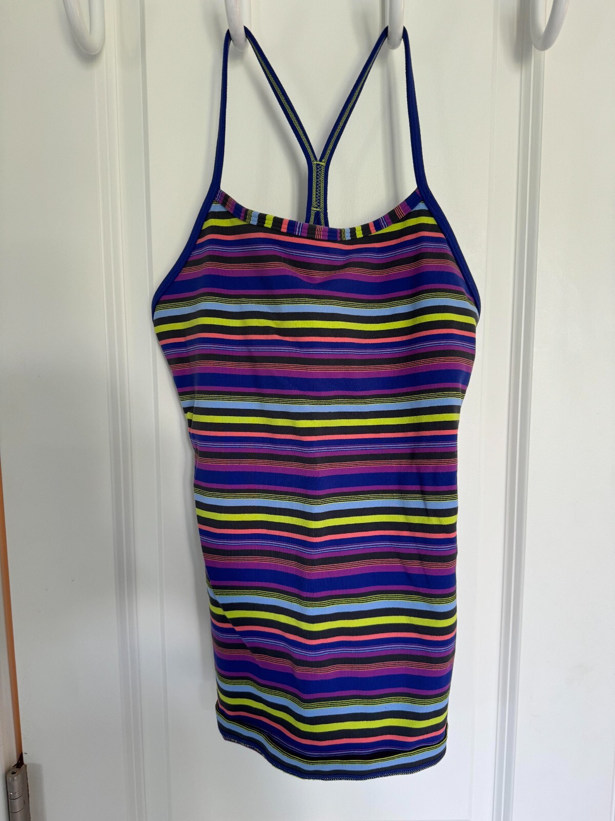 ルルレモン Power Y Tank    タンクトップ　6 Lululemon Power Y Tank Top Size 6? Navy Blue Green Striped