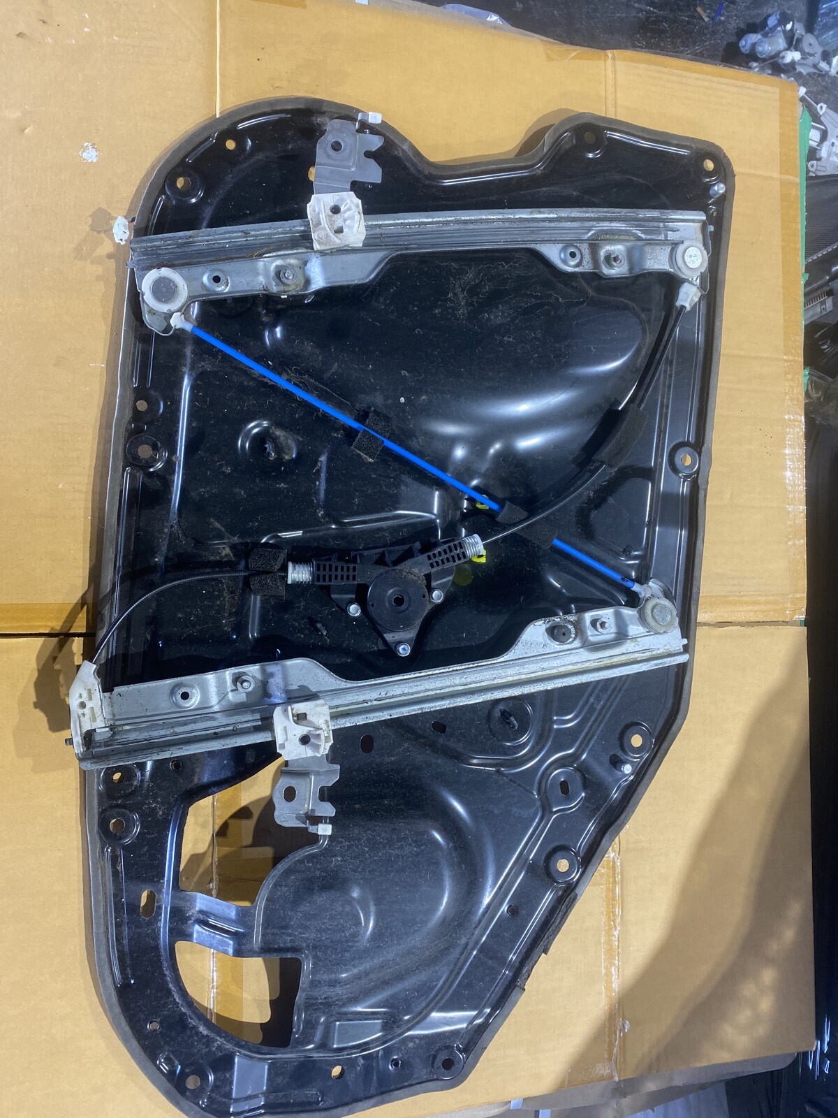 NISSAN SKYLINE V36 SEDAN DRIVER SIDE FRONT WINDOW REGULATOR AND MOTOR - thumbnail 2