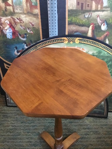 Octagon Shaped HAGERTY CAHASSET Colonial Candlestand  Metropolitian Museum