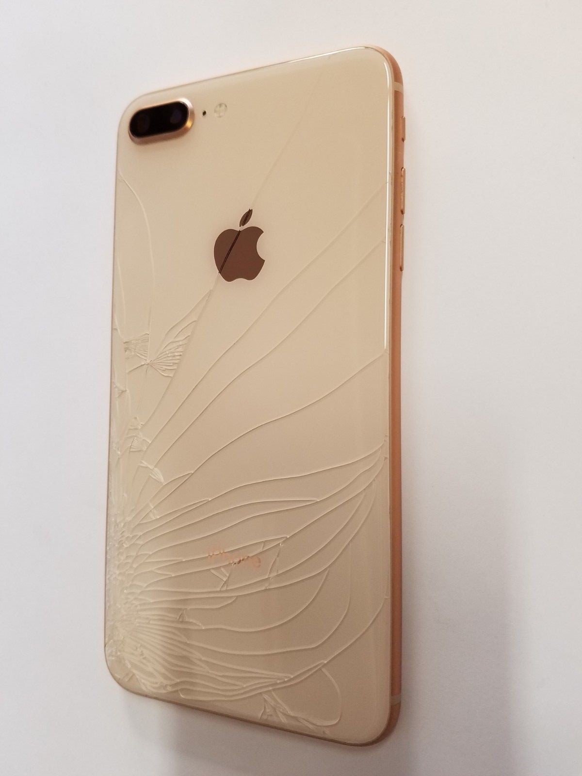 Apple iPhone 8 ゴールド　画面　背面割れ iPhone 8 正しく適切にバックパネル割れ交換修理をするやり方