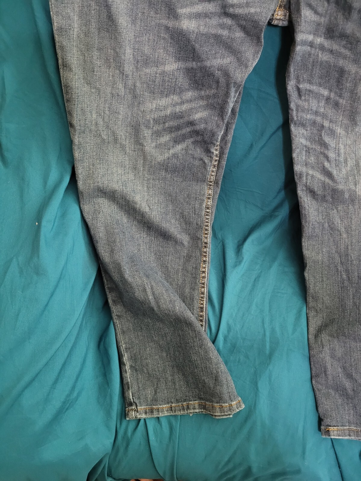 559 stretch levi's