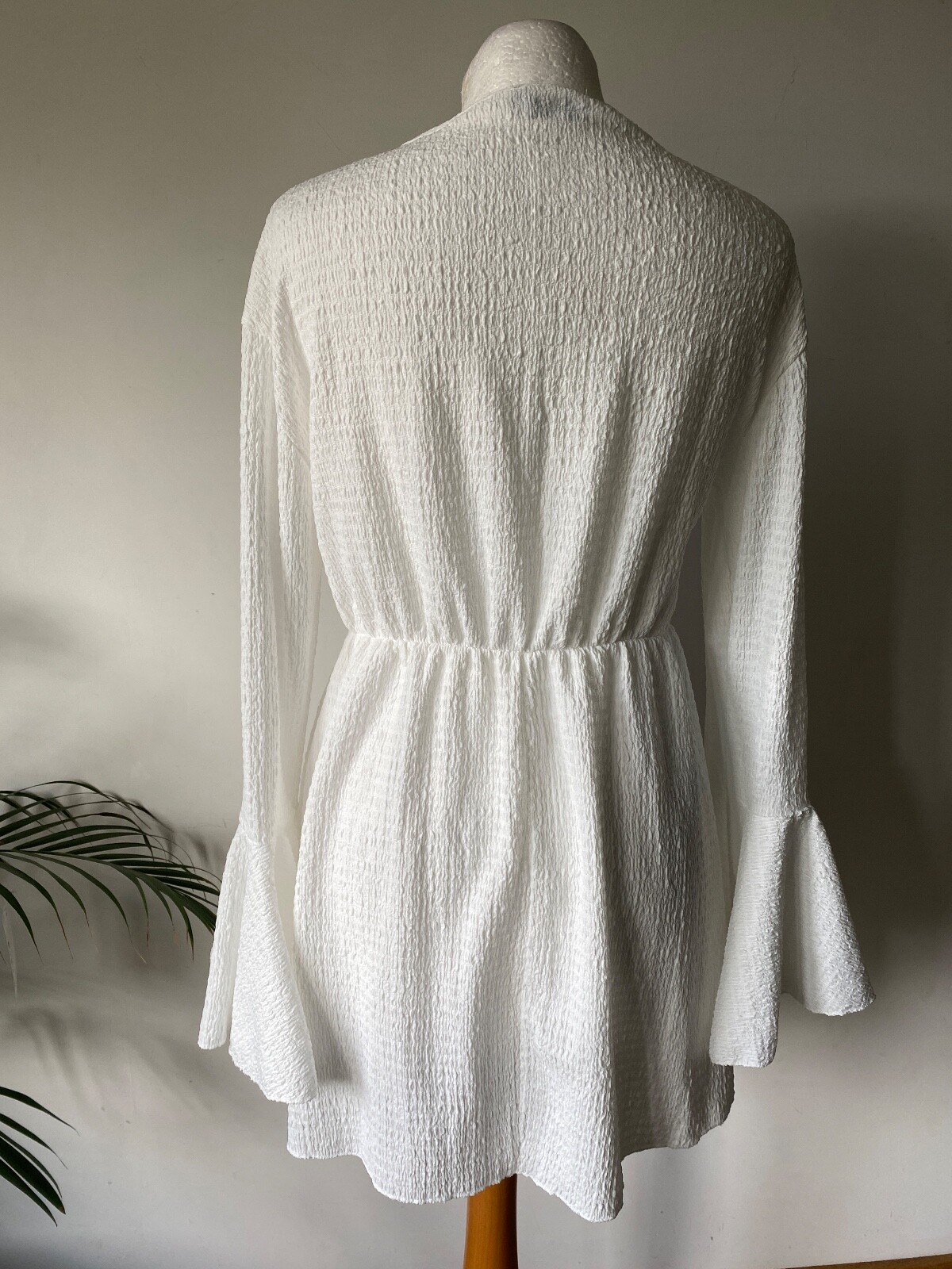 I Saw It first White Plunge Neck Skater Dress Size 6 Oversized  - Picture 4 of 4