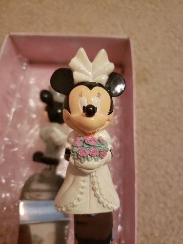 The Disney Store Wedding Mickey & Minnie Mouse cake server and knife