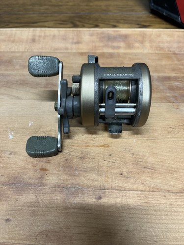 Vintage Quantum Iron IR3W Baitcasting Reel Zebco  Made in Ja
