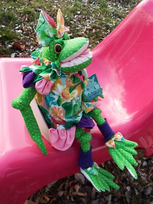 Vintage 90s 1998 Lily Pad Pals shelf sitting frog plush toy sound box ribbit