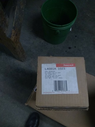 L4081A1023 DUAL AQUASTAT 130-240F 1-1/2