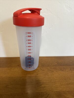 TUPPERWARE QUICK SHAKE CONTAINER SHAKER BLENDER 2 1/2 CUP 600mL FLIPTOP RED