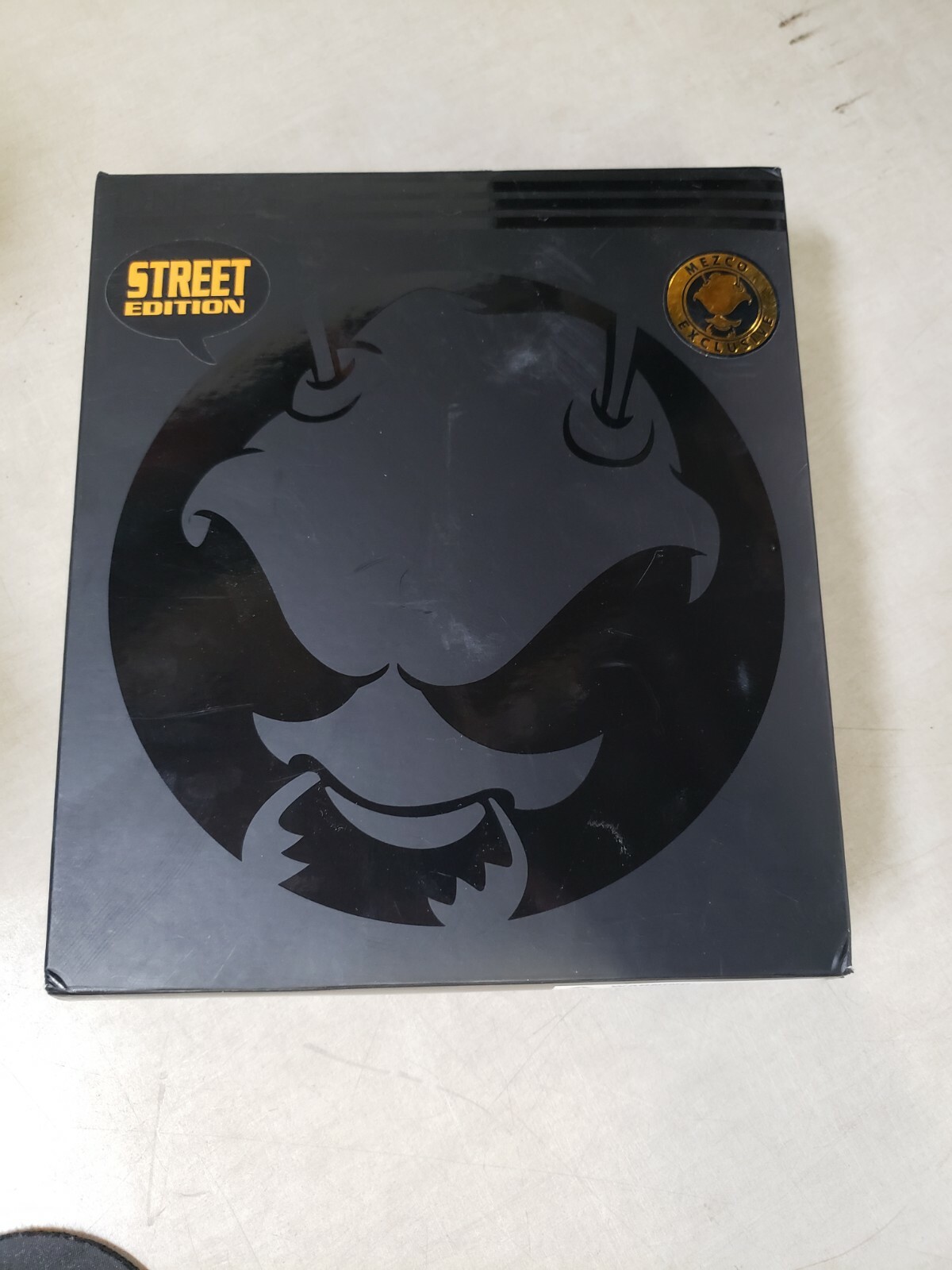 MEZCO ONE:12 COLLECTIVE EXCLUSIVE STREET EDITION GOMEZ 6 MEZCO ONE:12 COLLECTIVE EXCLUSIVE STREET EDITION GOMEZ 6