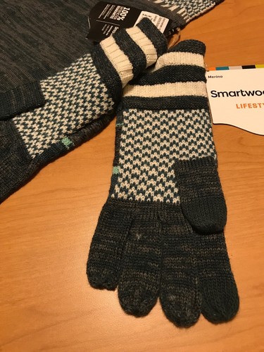 SmartWool Women's Dazzling Wonderland Infinity Scarf And Gloves Lochness Heather