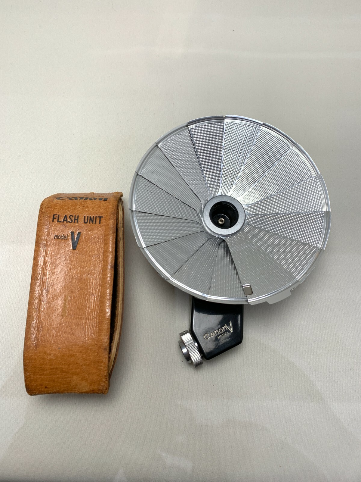 キヤノン フラッシュユニット モデルV Canon Flash Unit Model V with Original Leather Case Canon V Series