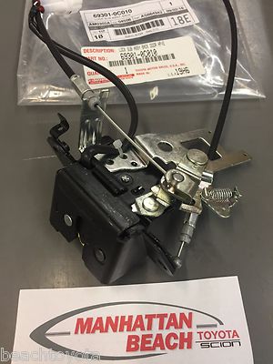 01-07 TOYOTA SEQUOIA BACK DOOR LATCH 69301-0C010 GENUINE