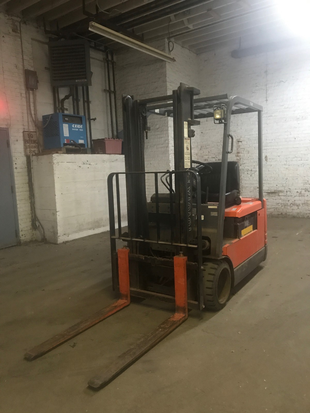 Electric Forklift, 1996 Toyota, New Battery, Works great, 3 Wheels