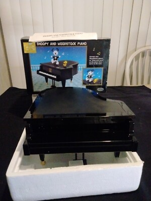 Musical Snoopy and Woodstock Animated Piano With  Directions Read Description