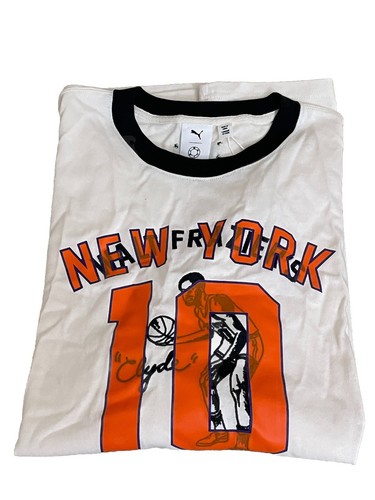 PUMA x RHUIGI【 GRAPHIC TEE Tシャツ】グラフィック Puma x Rhuigi Graphic Tee New York Knicks Walt Clyde Frazier