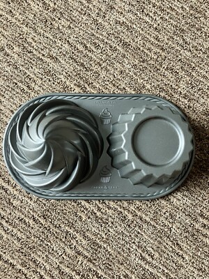 Nordic Ware Cute Cupcake Pan Cast Aluminum Makes Large Cupcake 6C- 1.6 Liter USA
