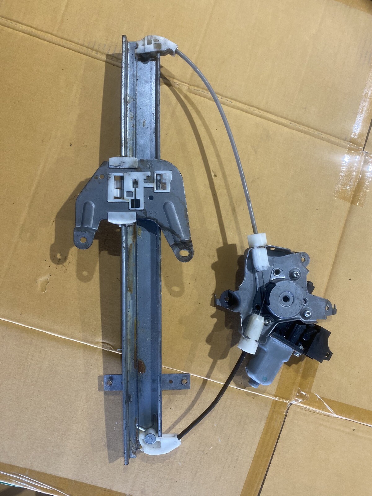 NISSAN SKYLINE V36 SEDAN PASSENGER SIDE REAR WINDOW MOTOR AND REGULATOR - thumbnail 2