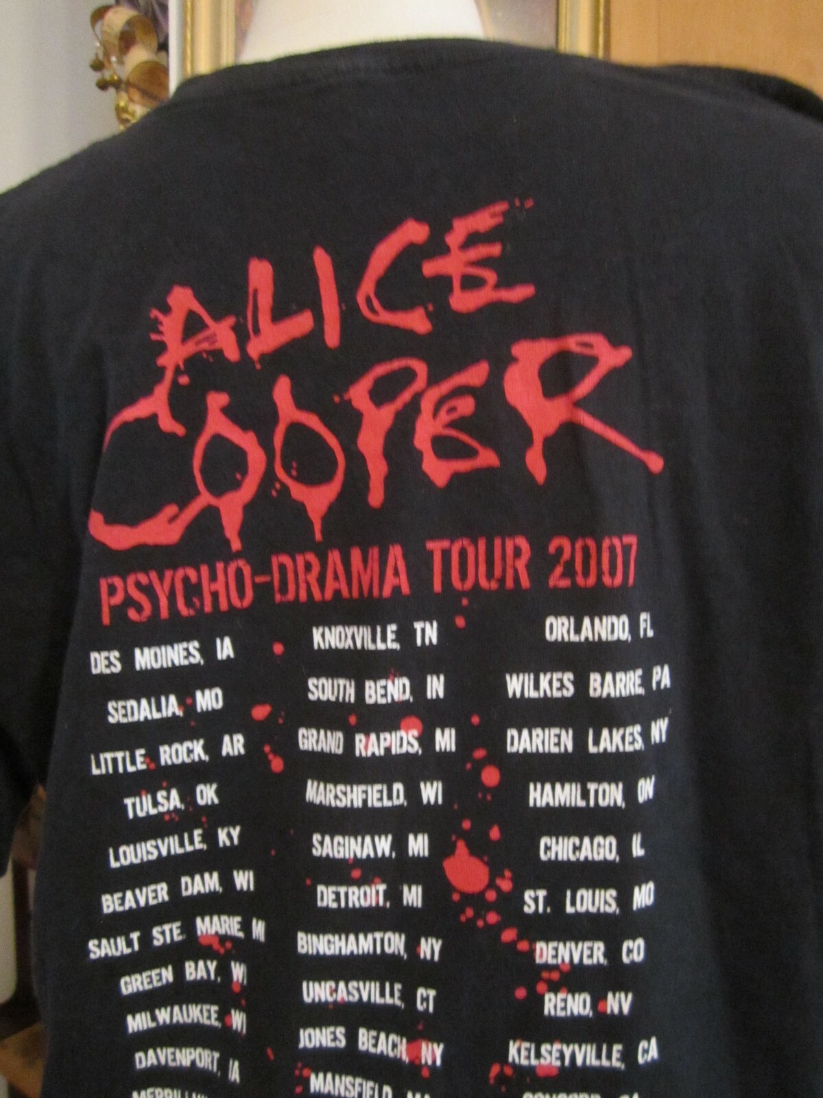 Alice Cooper 2007 tour t-shirt  cities listed on back