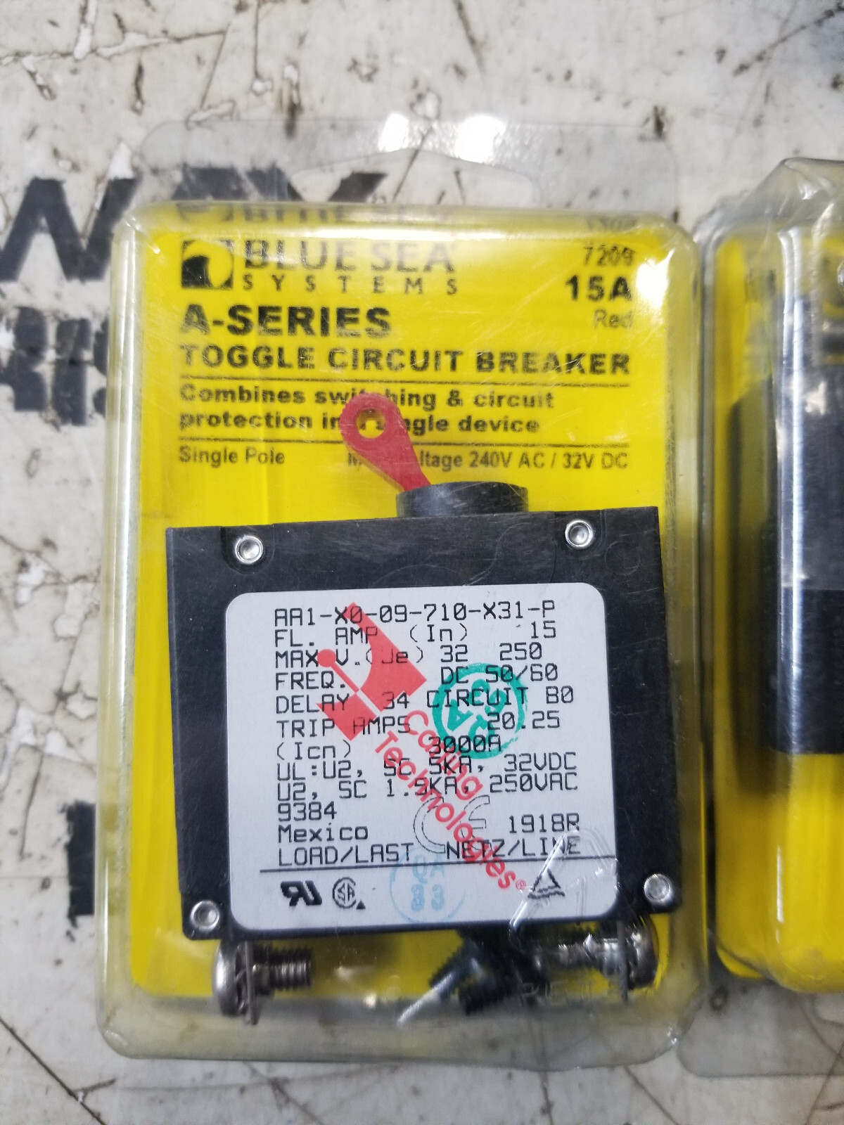 Blue Sea - 7209  Circuit Breaker 15A Red - Picture 1 of 1