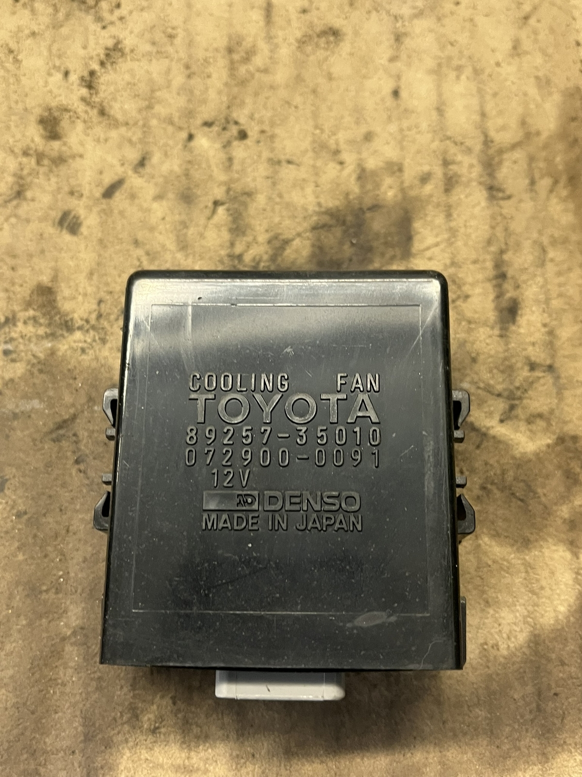 Toyota Hilux Surf MK5 1992 2.4 Diesel Cooling Fan Module ECU 12M17A23