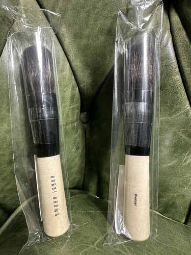 Bobbi Brown the BRONZER Brush BRAND NEW!