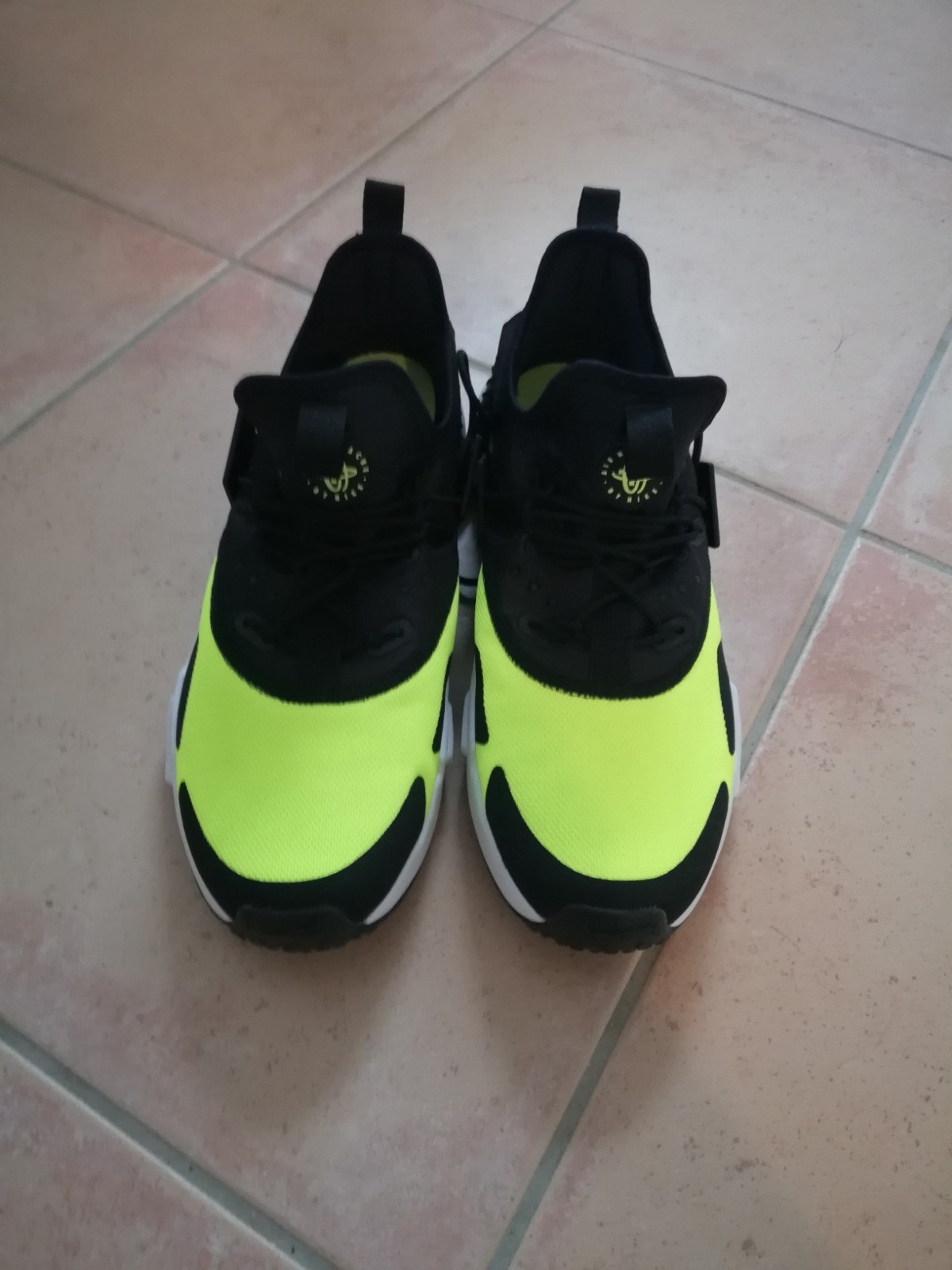 nike air huarache drift volt