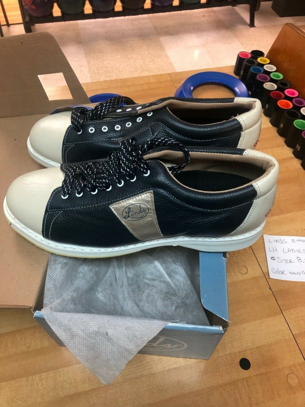 LINDS EXXXTRA VHS INSERT Bowling Shoes Women's LEFT HANDED SIZE 8.5 B