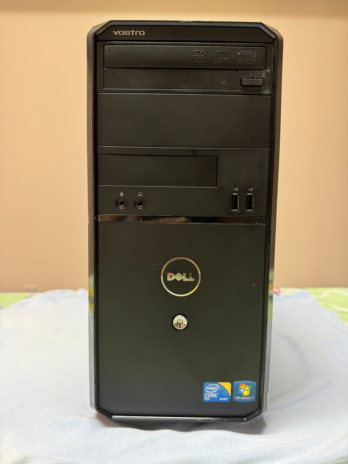 （中古完動品PC）DELL VOSTRO230 Windows7Pro32bit Dell Vostro 230, 2.93Ghz Intel Core 2 Duo, 2GB Ram, SSD hard