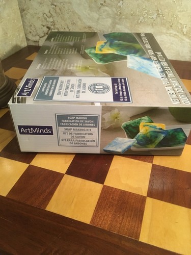 ArtMinds Soap Making Kit Makes 10 Tie Dye Soap Kit NEW