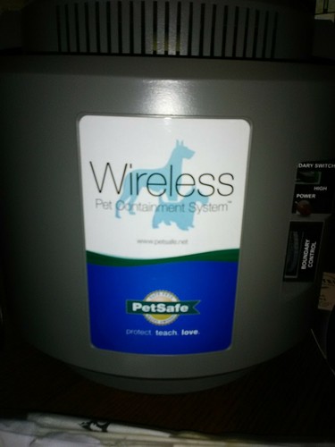 PetSafe IF100 Wireless Pet Containment System with collar and extra batteried