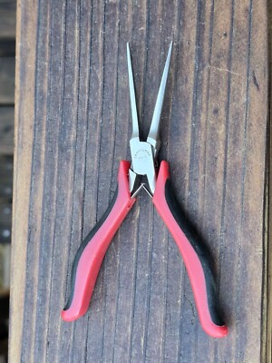 Craftsman 45679  5'' precision needlenose Pliers red