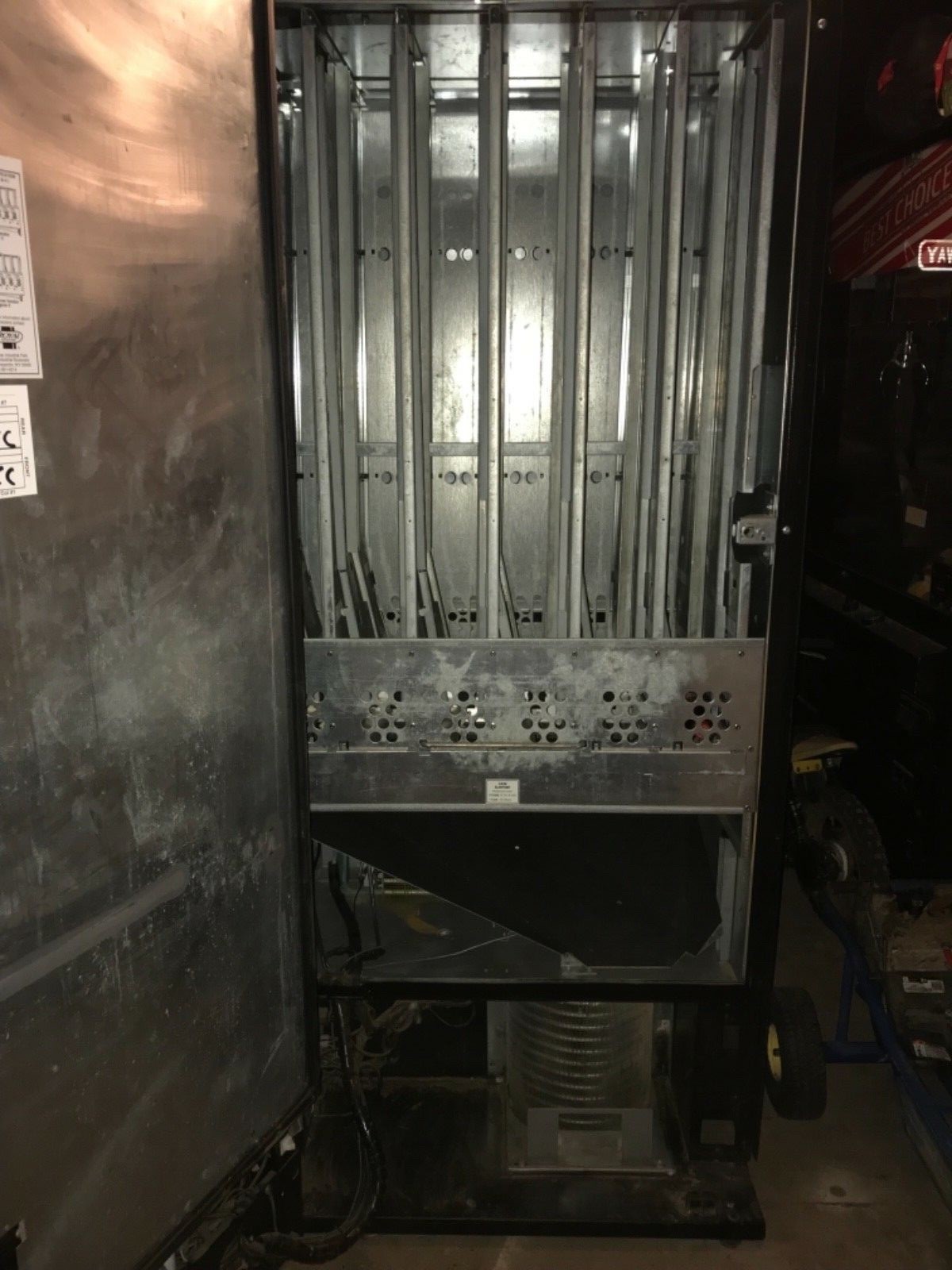 Royal Vendors Coca-Cola machine