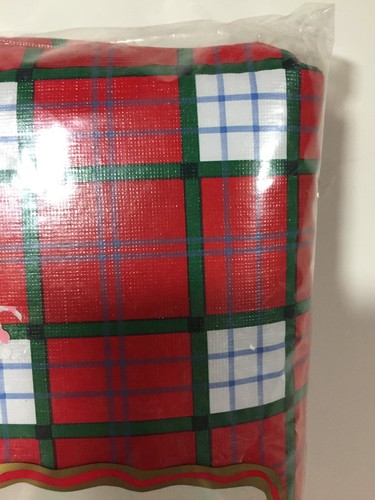 NW VTG FLANNELBACK VINYL CHRISTMAS HOLIDAY TABLECLOTH 52