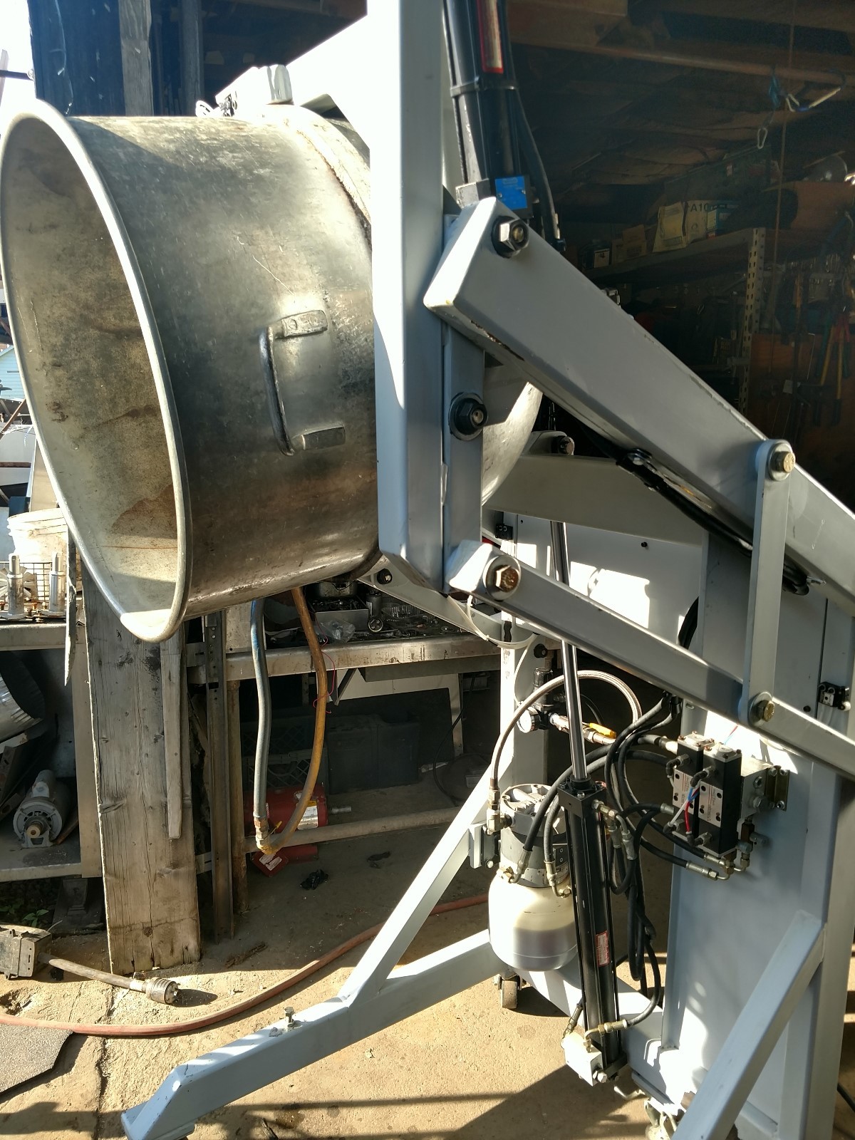 HOBART 140 QT MIXER BOWL LIFT, PORTABLE, TILT, AIR POWERED,  HEAVY DUTY !!