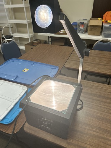 EIKI 3850A Overhead Transparency Projector