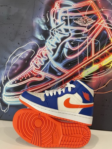 D*4様 【希少】美品Nike Air Jordan 1 midハイカット New Jordan 1 Mid (Knicks) Size 3.5 (FD1029-400) Blue/Orange