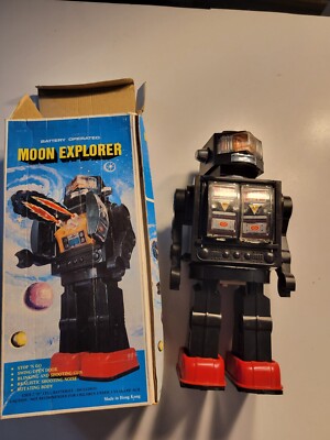 Vintage Hong Kong Battery Operated Moon Explorer Spaceman Robot w Box