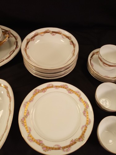 Hutschenreuther Altrohlau Habsburg Porcelain MZ Austria 33 Piece Set
