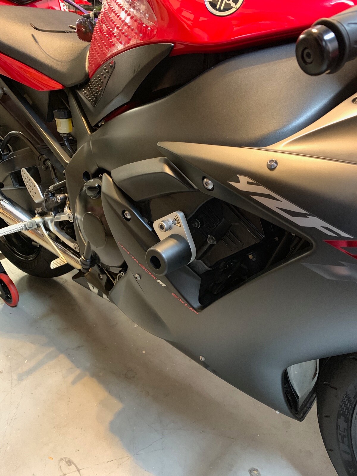 R1 0203 OEM YAMAHA YEC Frame Sliders 5PWW074100 for YZFR1 20022003 NEWのeBay公認海外通販｜セカイモン