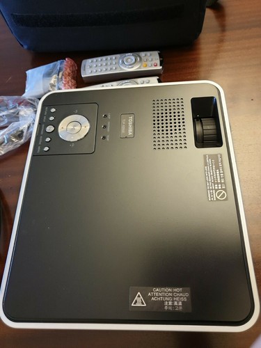 Beamer LCD Toshiba TLP-X2000 Projektor inkl. Zubehör