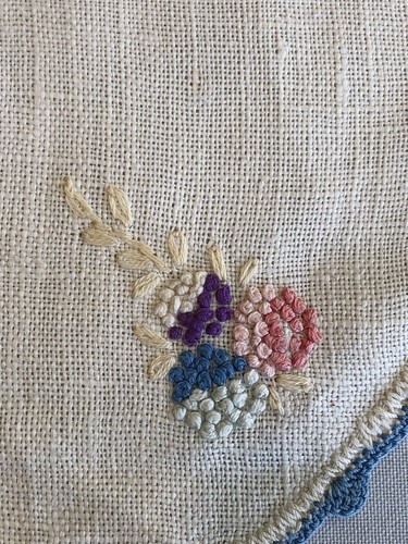 Ecru Linen French Knot Flower Embroidered Crocheted Edge Napkins Madeira? VTG