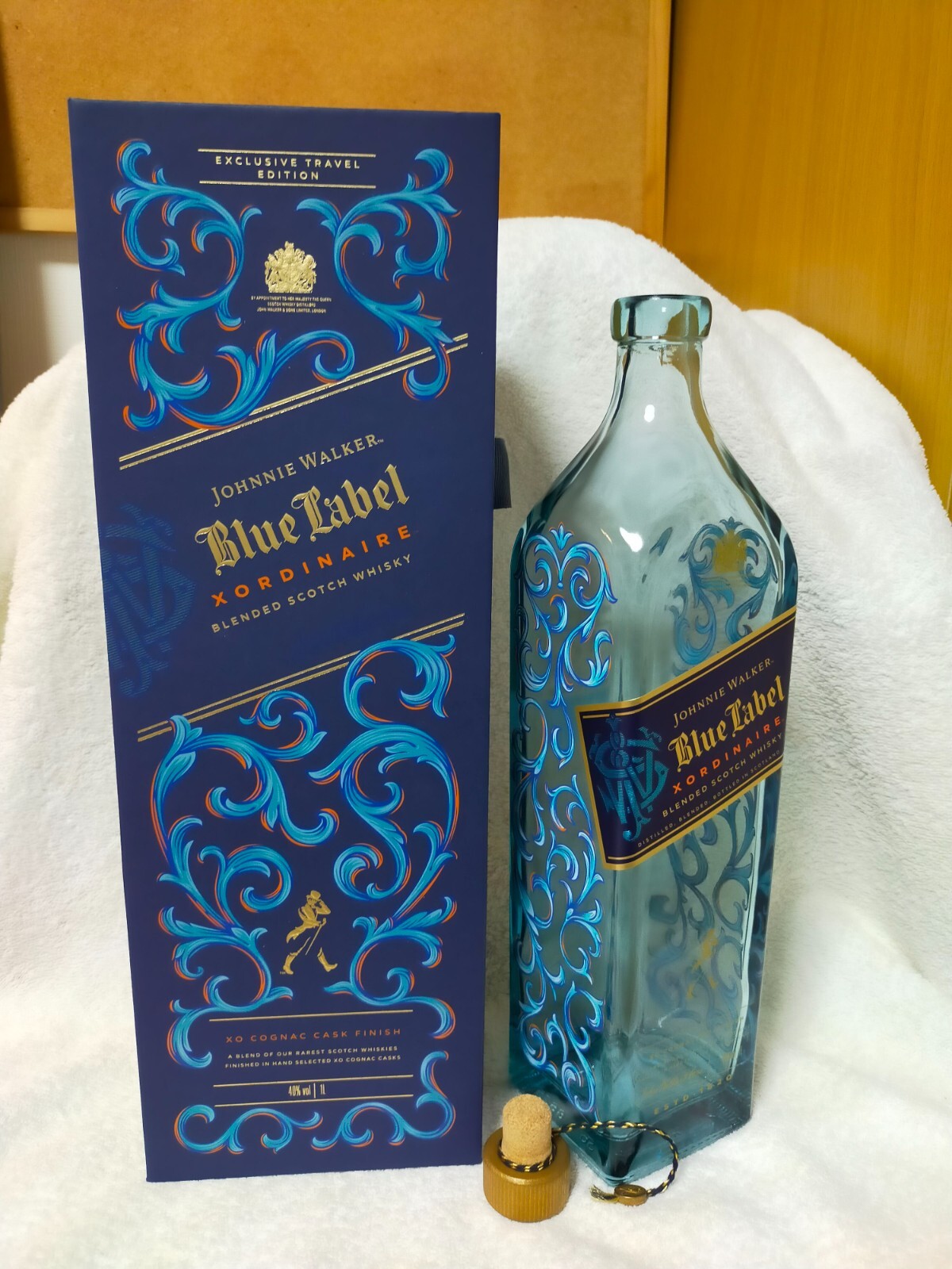 Johnnie Walker Blue Label XORDINAIRE Design Glass Bottle