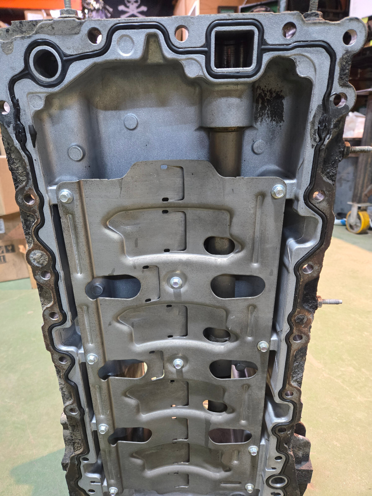 6.7L Powerstroke Upper Oil Pan bc3q-6675-eg bc3q-6676-fa - Picture 5 of 12