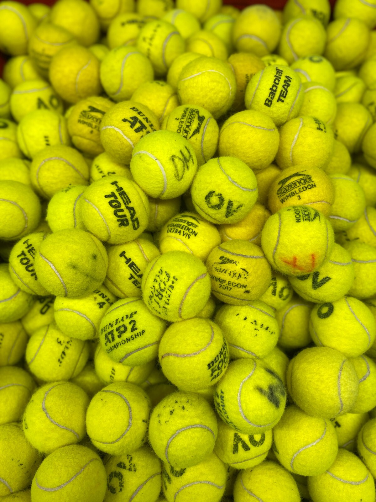 中古硬式用大量テニスボール約350個tennis balls 大量中古硬式用テニスボール350個tennis balls｜スポーツ、レジャー