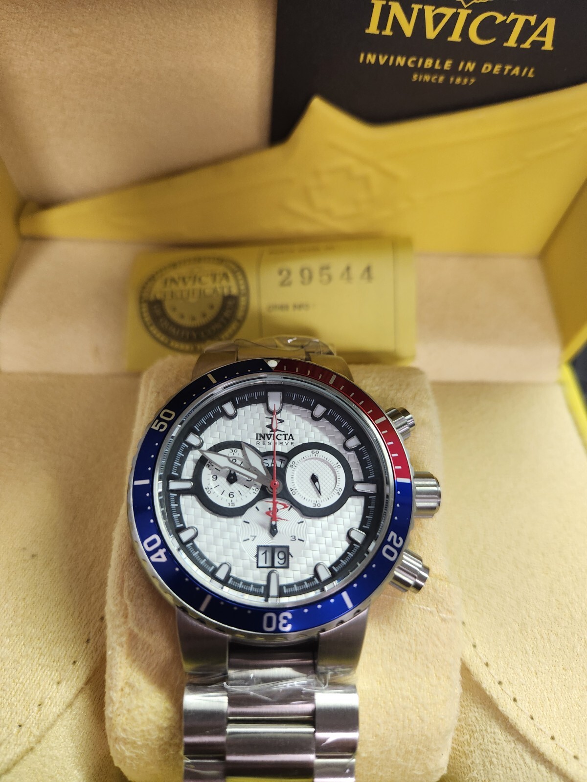 Pre-owned Invicta Reserve Pepsi Bezel Watch, Swiss Quartz Movement Ronda 5050.c, 47mm
