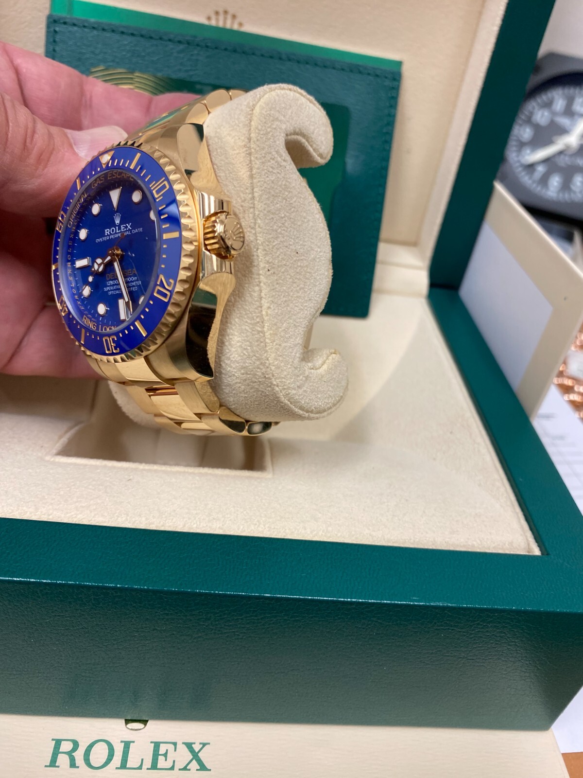 ROLEX 136668 18K Yellow GOLD DEEP SEA DWELLER 44MM DEEP BLUE